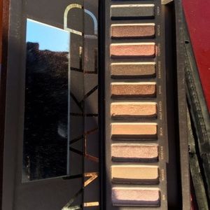 Naked palette